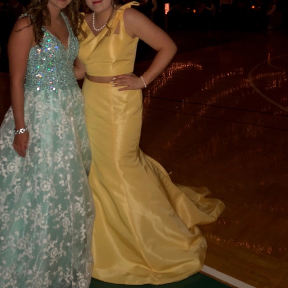 2018 Sherri Hill prom dress - Picture 3 of 3